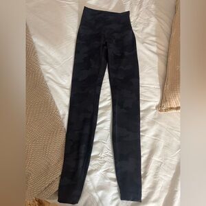 Lululemon Wundertrain 28” Black Camo Leggings - Size 4